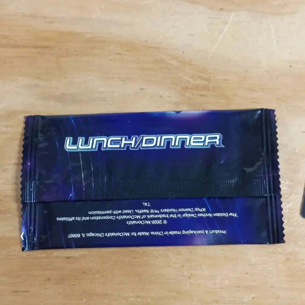McDonalds Kpop Demon Hunters Huntrix A231 Rumi Jinu Holo Hand-Holding Card NEW